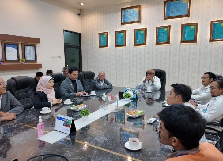 Peringati Hari Pelanggan Nasional, PLN Kunjungi dan Apresiasi Pelanggan Industri di Kalbar