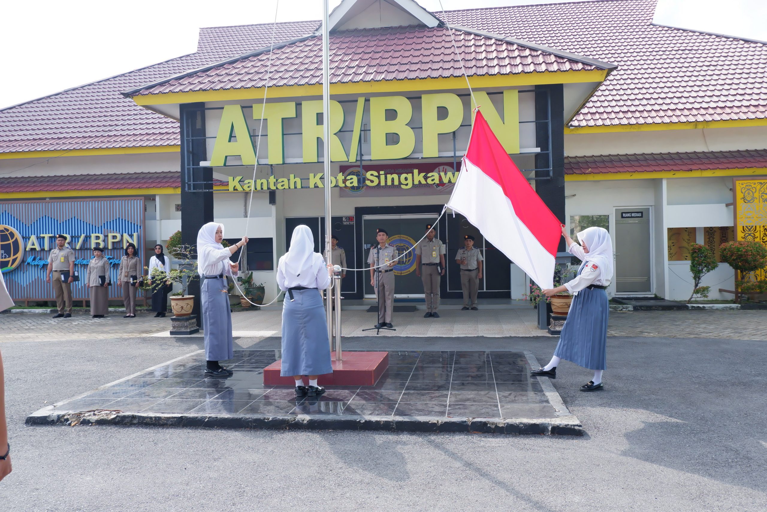 KANTAH KOTA SINGKAWANG GELAR UPACARA PERINGATAN HANTARU 2025