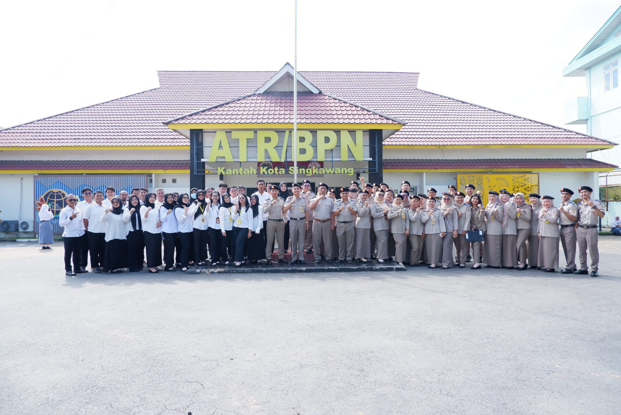 HANTARU 2025, Pegawai Kantor Pertanahan Kota Singkawang Kokohkan Semangat Kebersamaan