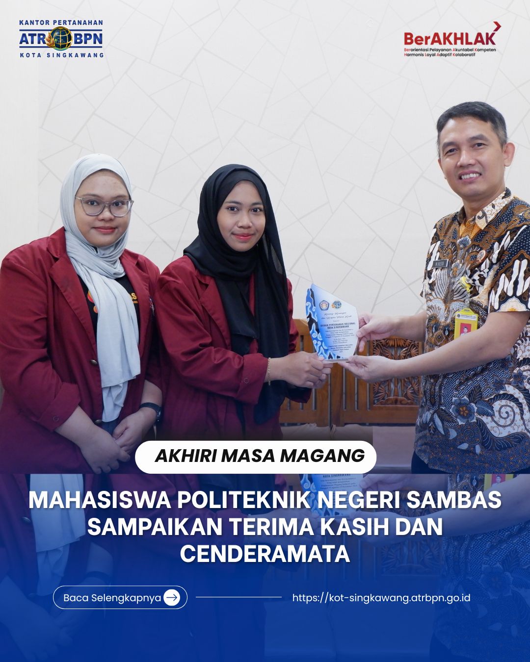 Akhiri Masa Magang, Mahasiswa Politeknik Negeri Sambas Sampaikan Terima Kasih dan Cenderamata kepada Kepala Kantor Pertanahan Kota Singkawang