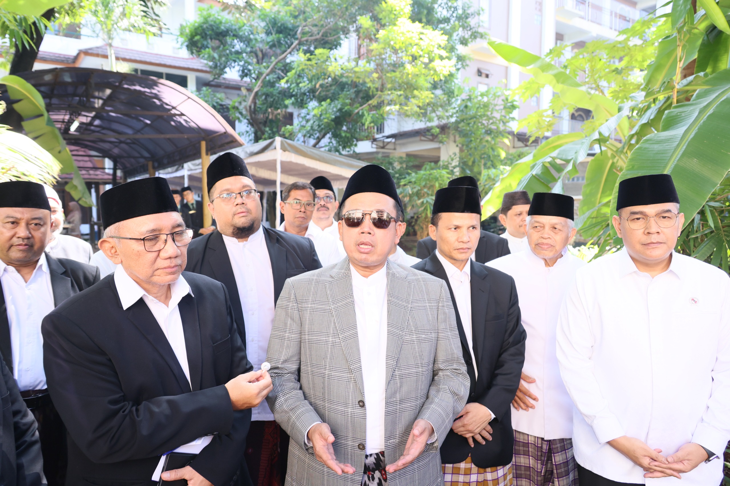 Serahkan Hewan Kurban ke Ponpes Darunnajah, Menteri Nusron: Iduladha Jadi Momentum Mempererat Kebersamaan